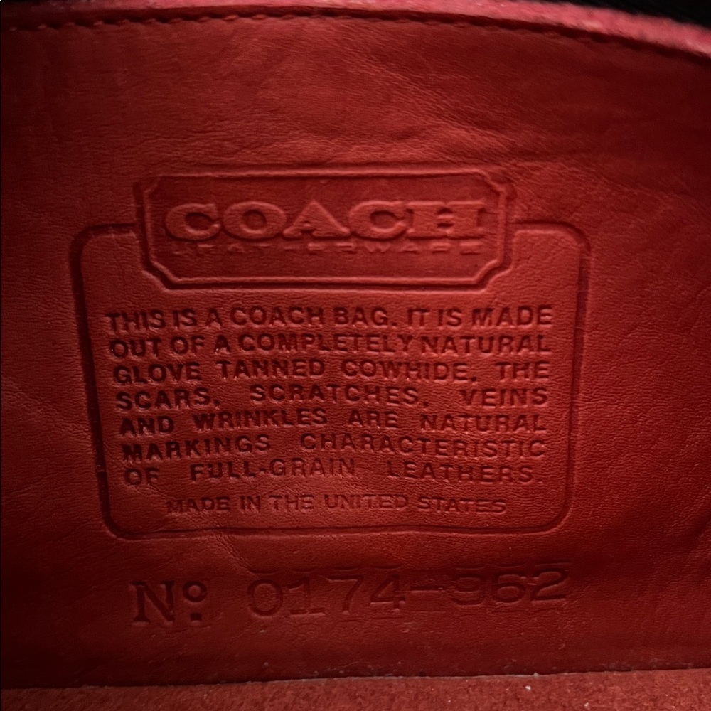 Coach Vibrant Red Leather Bag, vintage like new, perfect cross body size. - Picture 4 of 4